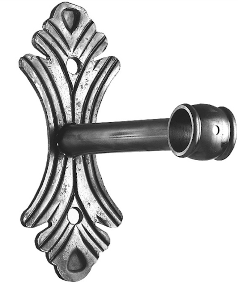 Support mural de barre de tringle à rideaux, embase en motif géométrique pré percée, fer forgé. Hauteur de la base 145mm Profondeur 130mm Trou Ø21mm. Convient pour des barres de diamètre 16mm ou 20mm, fourni avec une vis pour fixer la tringle. La base est percée de deux trous pour une fixation au mur.Livré brut, à peindre ou à vernir à votre convenance pour s'harmoniser parfaitement avec votre décoration intérieure.