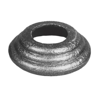 Cache scellement pour poteau d'un diamètre de 60mm, en fer forgé. Diamètre de la base 120mm Hauteur 20mm. Fixation par soudure. Cet habillage de la base du barreau permet de cacher les soudures ou le scellement, il apportera un raffinement à votre fabrication par ce détail de finition. Cache scellement estampé formant trois marches. Livré brut, prêt à peindre ou à vernir. D'autres dimensions existent.